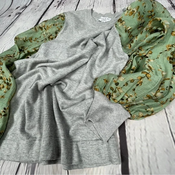 CURRENT AIR gray knit top with floral lightweight balloon sleeves, size S - Picture 8 of 16